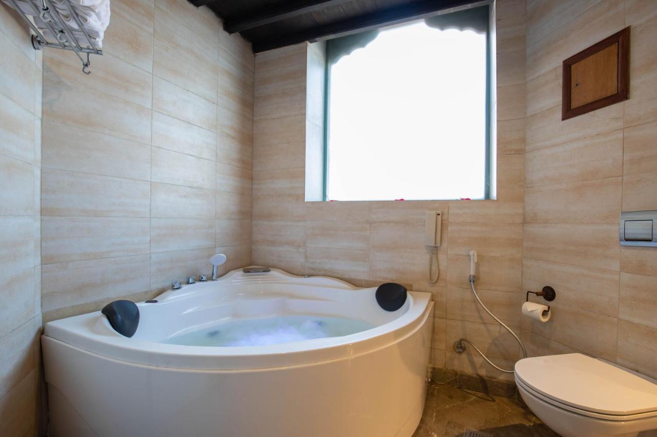 Basera Boutique Hotel Катманду Екстериор снимка A modern bathtub
