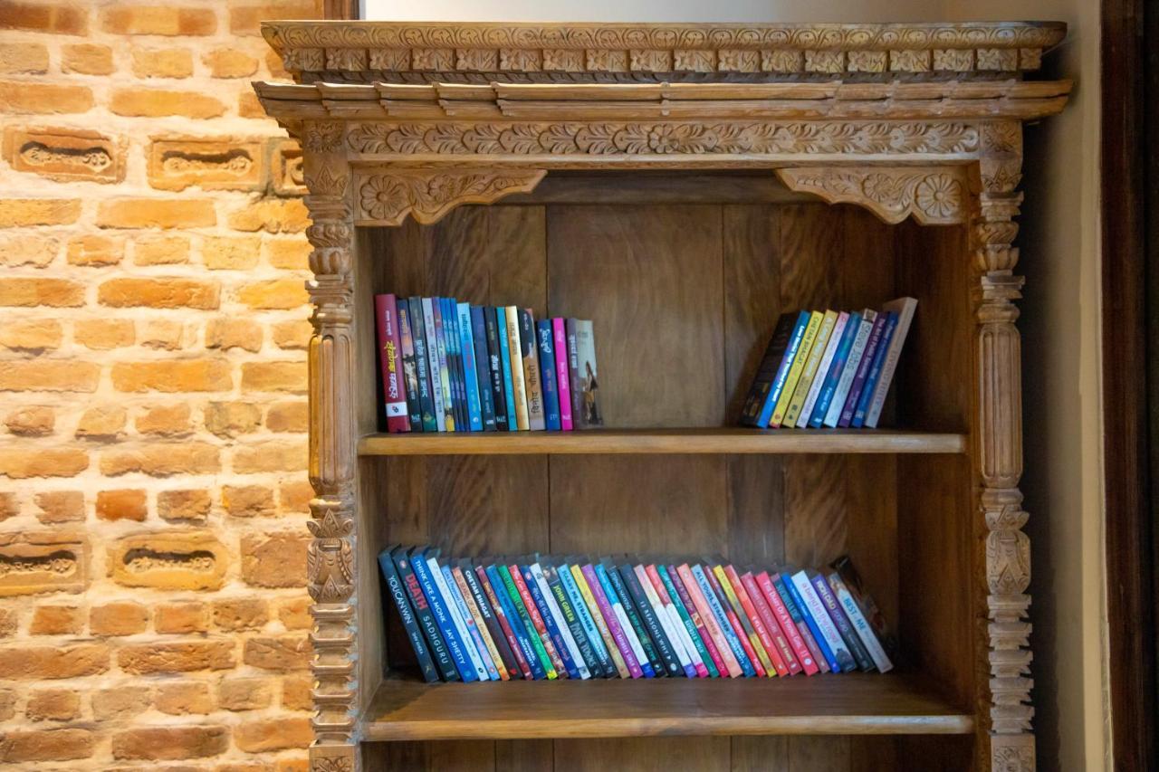 Basera Boutique Hotel Катманду Екстериор снимка Bookshelf